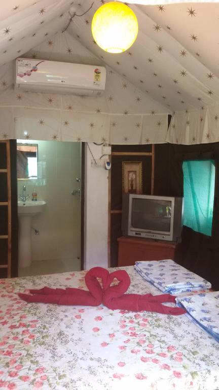 Hotel Sukhsadan Déhrádún Pokoj fotografie