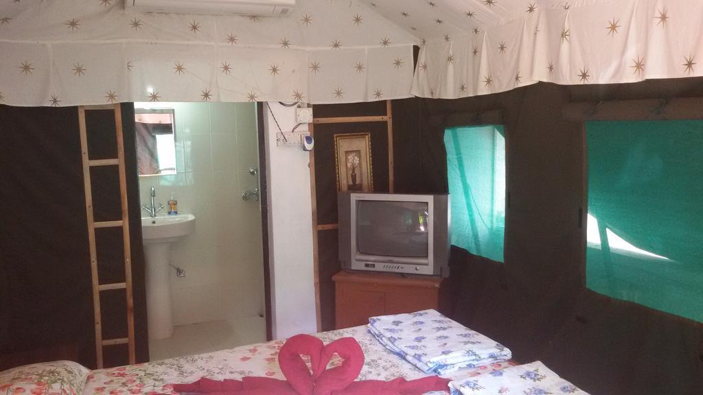 Hotel Sukhsadan Déhrádún Pokoj fotografie