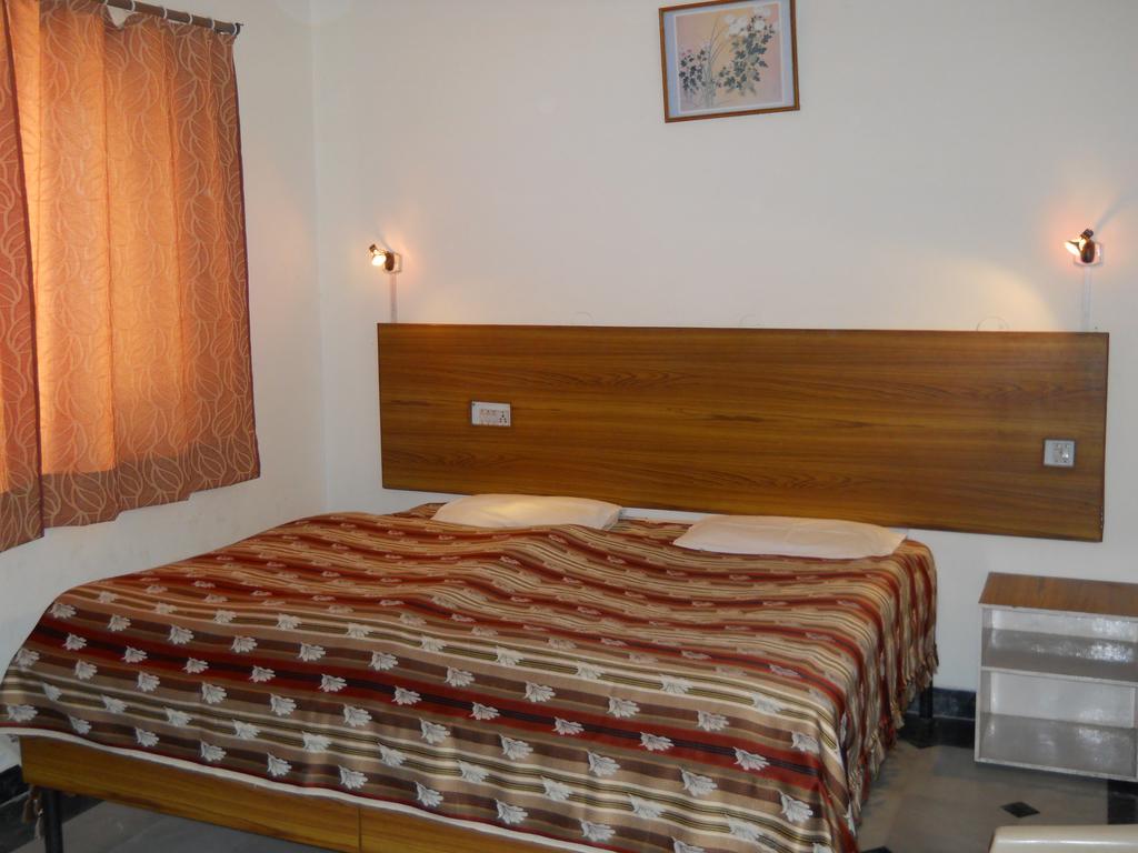 Hotel Sukhsadan Déhrádún Pokoj fotografie